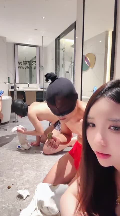 白雪 双狗吃黄金-女神之家