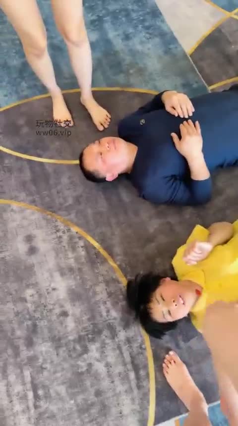艾琳 双主暴怒惩罚夫妻蠢狗-女神之家
